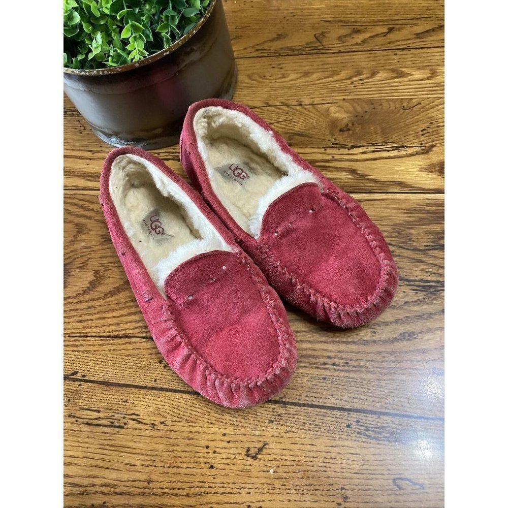 UGG Australia Dakota Moccasins Slippers Big Kids Size 3.5 Red Leather Shoes